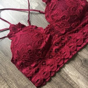 ‘Everly’ Crochet Lace Bralette in burgundy